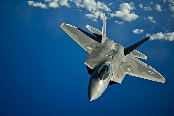 Απίστευτος ο ήχος του κινητήρα ενός F-22 Raptor (βίντεο)